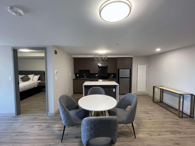 Room 4, Skye Hotel, Toronto