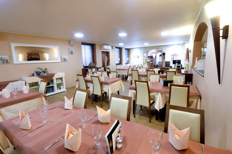 Food & Drinks 5, Il Piccolo Mondo, Luxembourg