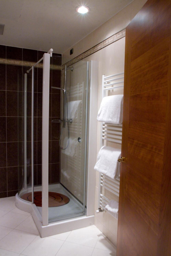 Bathroom 4, Hm Motelhotel, Alessandria