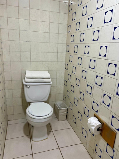 Bathroom 5, Hotel León, Tijuana