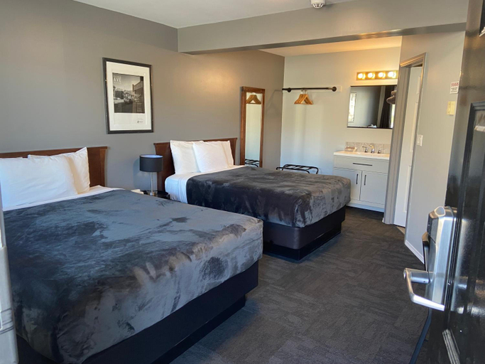 Bedroom 2, Monashee Lodge, Columbia-Shuswap