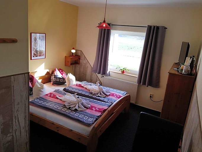 Bedroom 3, Landhotel Pathes Hof, Rostock