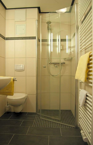 Bathroom 5, Hotel & Restaurant Ernst, Hildesheim