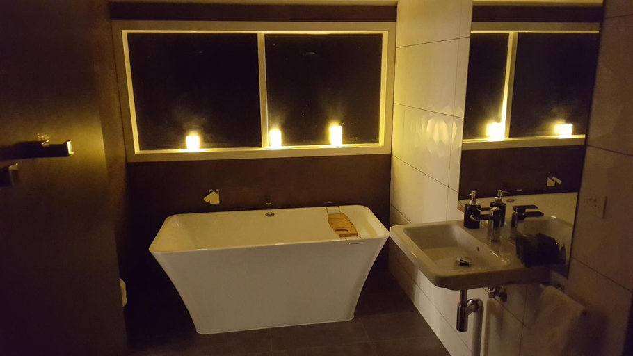 Bathroom 3, Lara Lodge, Greater Geelong - Pt C