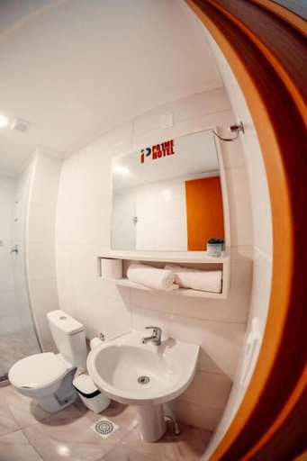 Bathroom 4, P1 Hotel, Santa Maria
