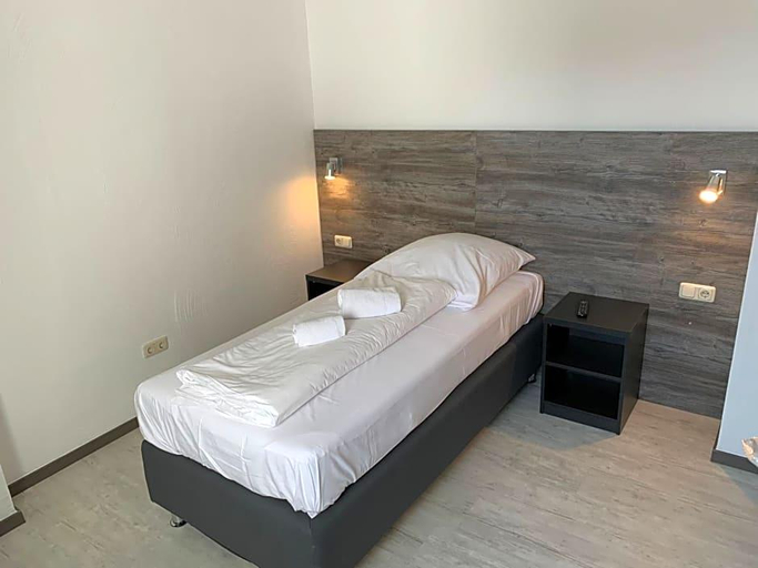 Bedroom 1, Casino Hotel Hamm, Hamm