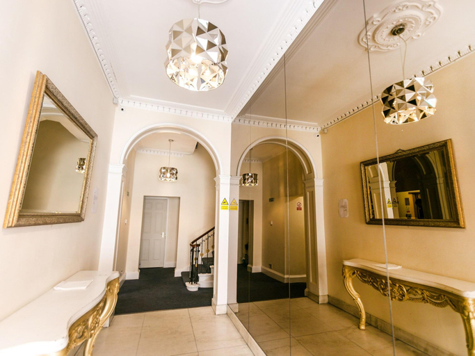 Public Area 4, Park Lane Apartments - Clarges St, London