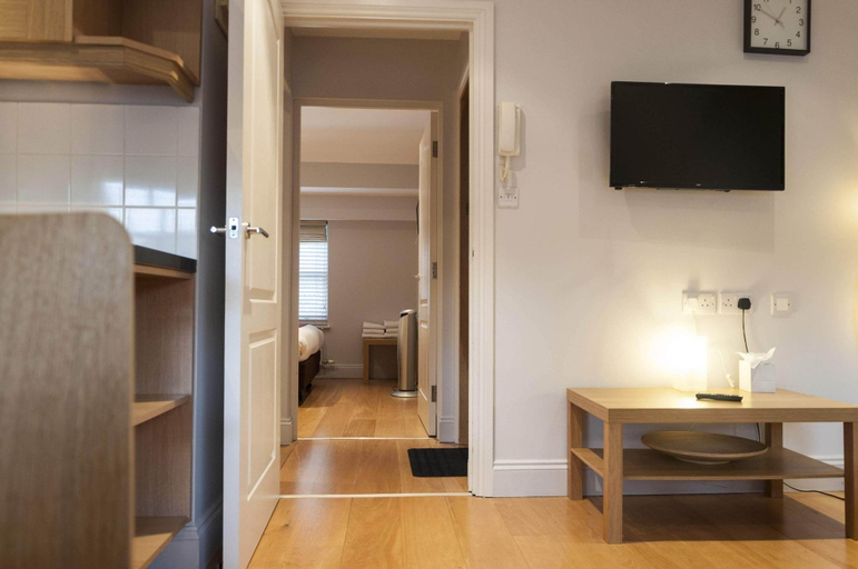 Public Area, 12 London Street Apartments, London