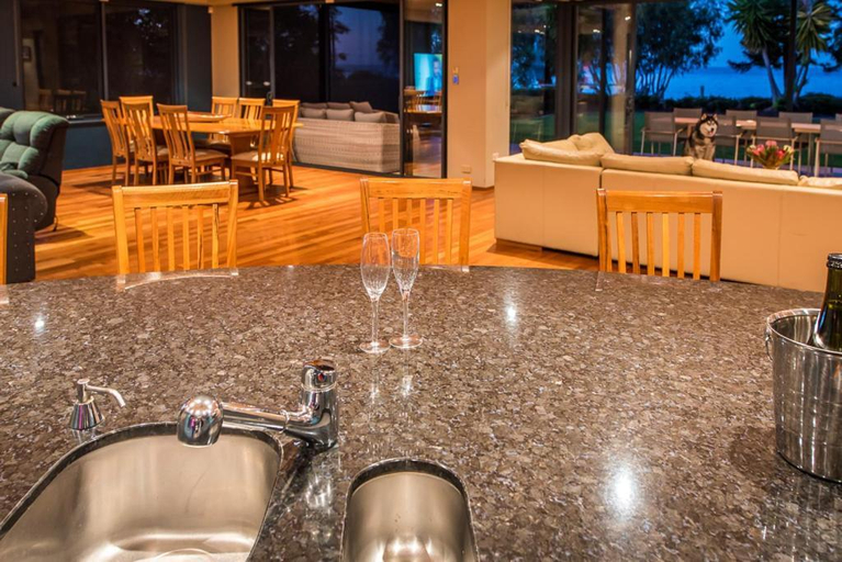 Food & Drinks 4, Regency Beach Club, Busselton