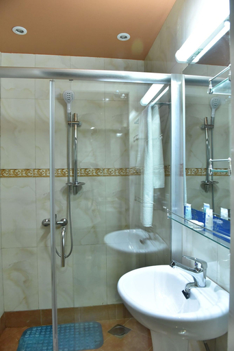 Bathroom 4, Interservice Hotel, Kampala