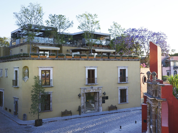 Exterior & Views