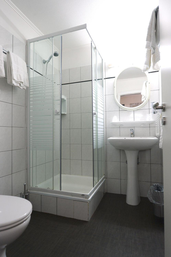 Bathroom 3, Il Piccolo Mondo, Luxembourg