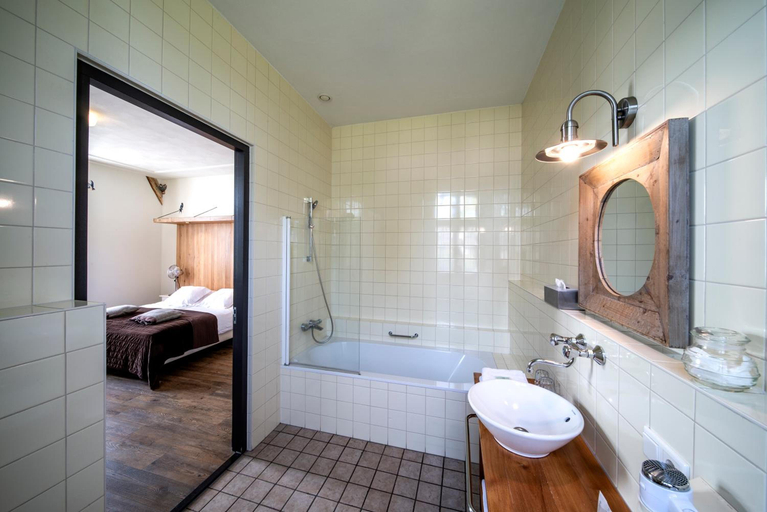 Bathroom 4, Herberg De Brabantse Kluis, Laarbeek