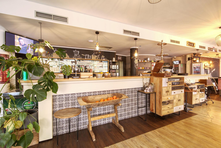Food & Drinks 5, Apartments Kavenija, Maribor
