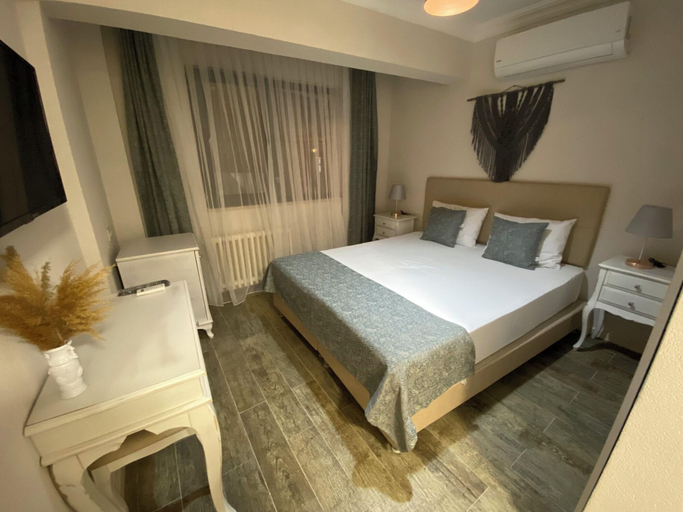 Bedroom 2, Kale Motel, Ezine