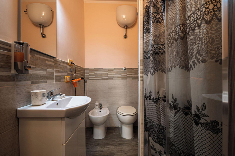 Bathroom 5, PIGNASECCA GUEST HOUSE, Napoli