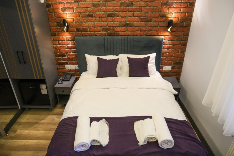 Bedroom 3, Yellow Mansion, Beyoğlu