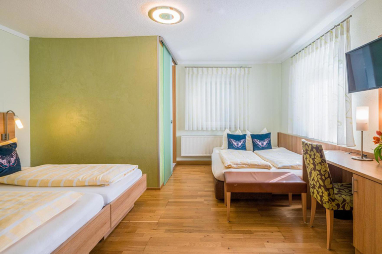 Bedroom 2, Hotel Goldener Lowe, Günzburg