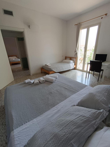 Bedroom 4, Glemerald Hostel, Cagliari
