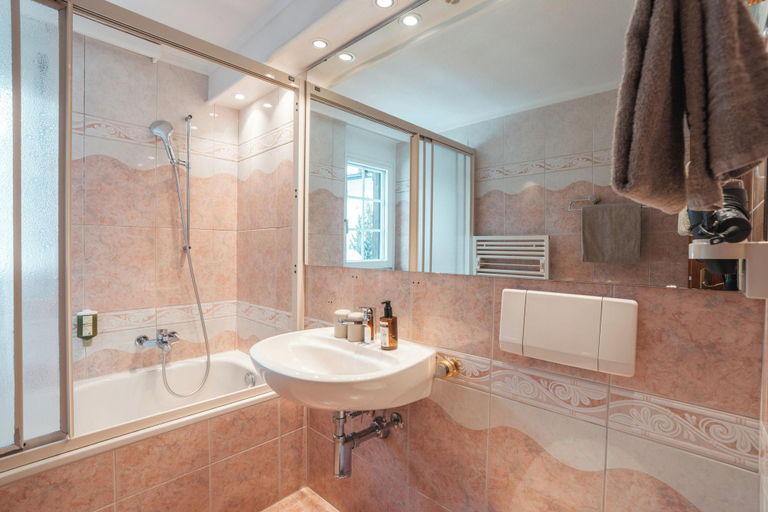 Bathroom 3, Apartments La Perle, Visp