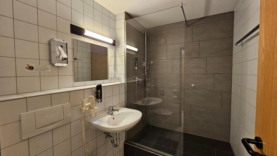 Bathroom 4, Elha Hotel, Stuttgart