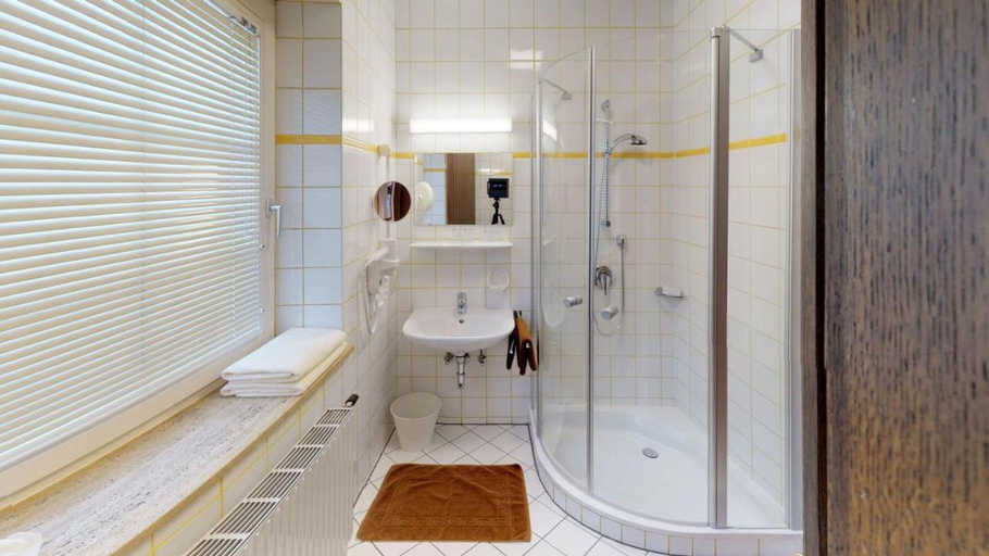 Bathroom 3, Hotel Schlair, Steyr Land