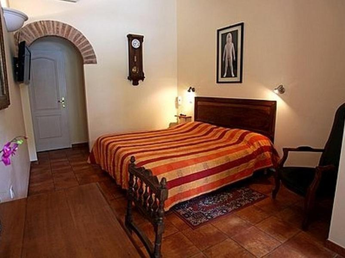 Bedroom 4, Le Clos Des Arts, Gard