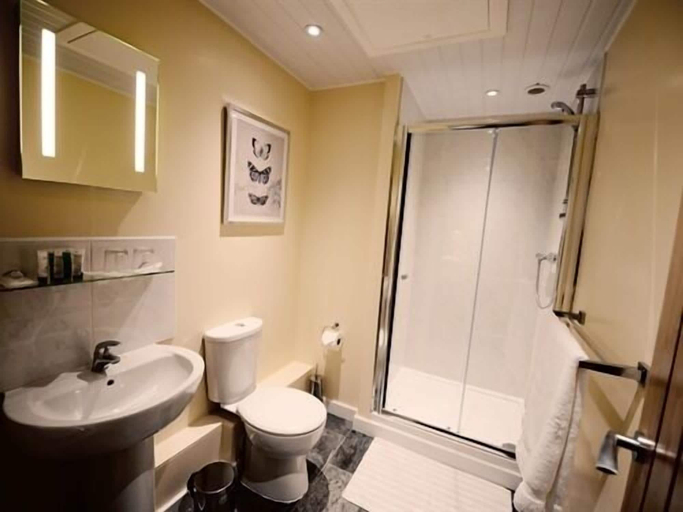 Bathroom 5, The Coaching Barns, Shropshire