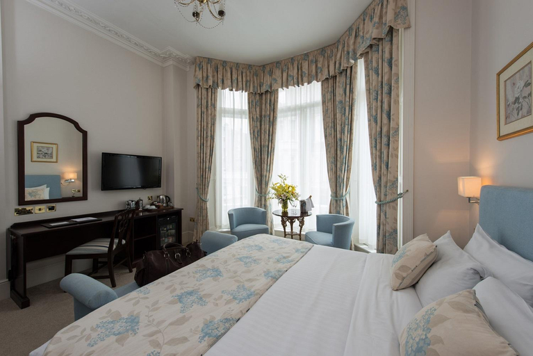 Bedroom 2, Park International Hotel, London