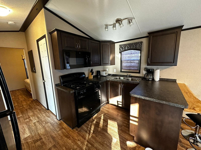 Room 2, Falcon Cottages, Niagara