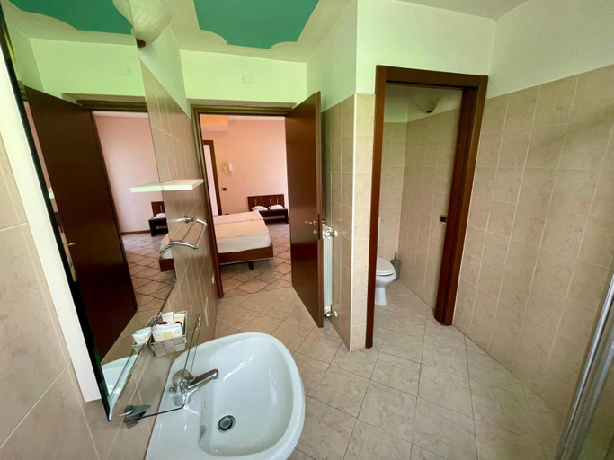 Bathroom 3, Hotel Grotto Bagat, Varese