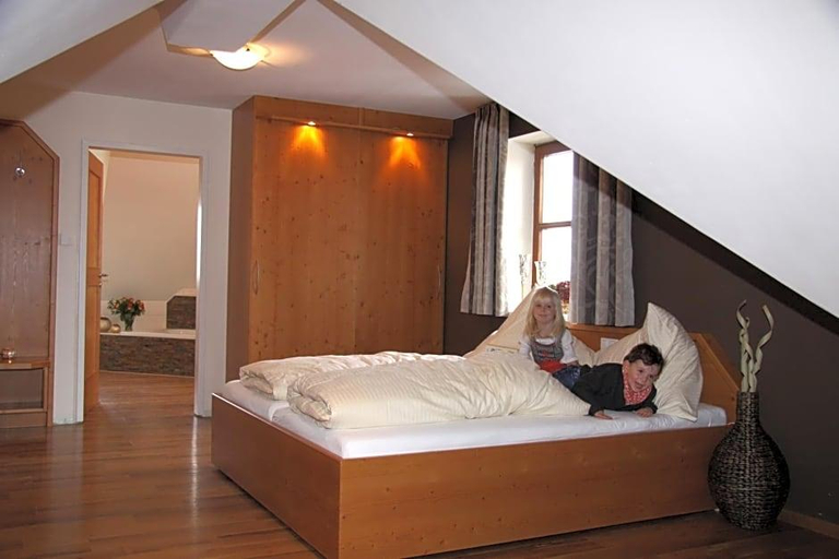 Bedroom 4, Hotel Restaurant Eberlwirt, Landshut
