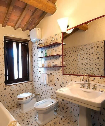 Bathroom 4, Borgo Lucignanello Bandini, Siena