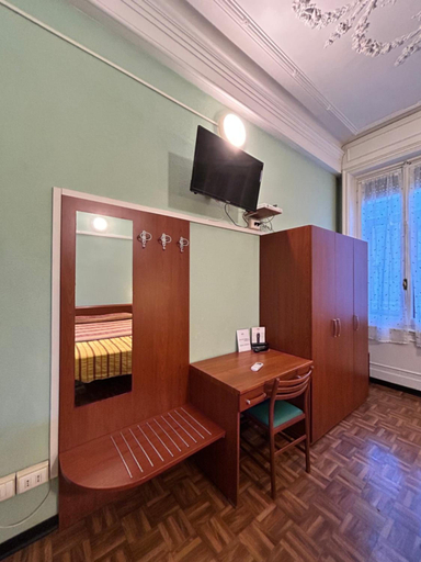 Bedroom 3, Hotel Barone, Genova