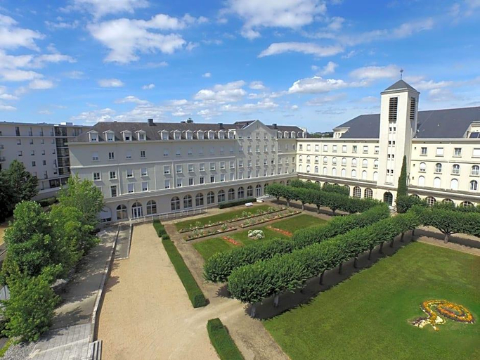 Exterior & Views 2, Hostellerie Bon Pasteur, Maine-et-Loire
