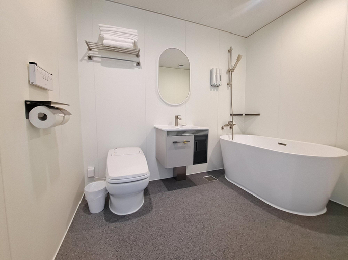 Bathroom 4, Ocean The Point Hotel, Suyeong