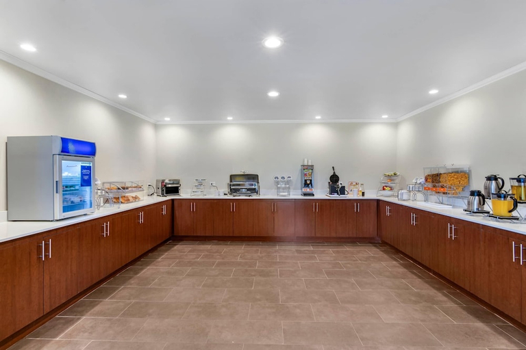 Food & Drinks 5, Comfort Inn & Suites Valemount - Highway 5, Fraser-Fort George