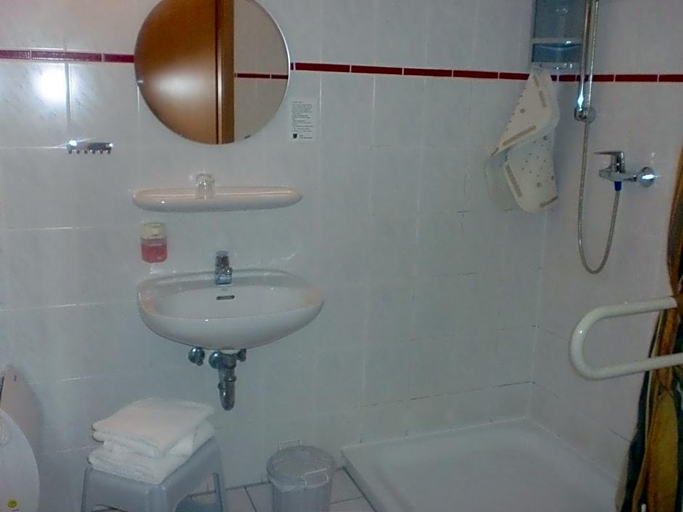 Bathroom 5, Hotel Restaurant Zum Firstenstein, Görlitz