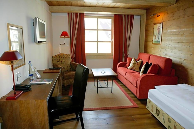 Exterior & Views 1, Hotel Gasthof Alte Post Holzkirchen, Miesbach