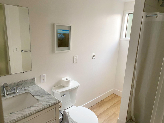 Bathroom 3, San Dune Inn, Tillamook