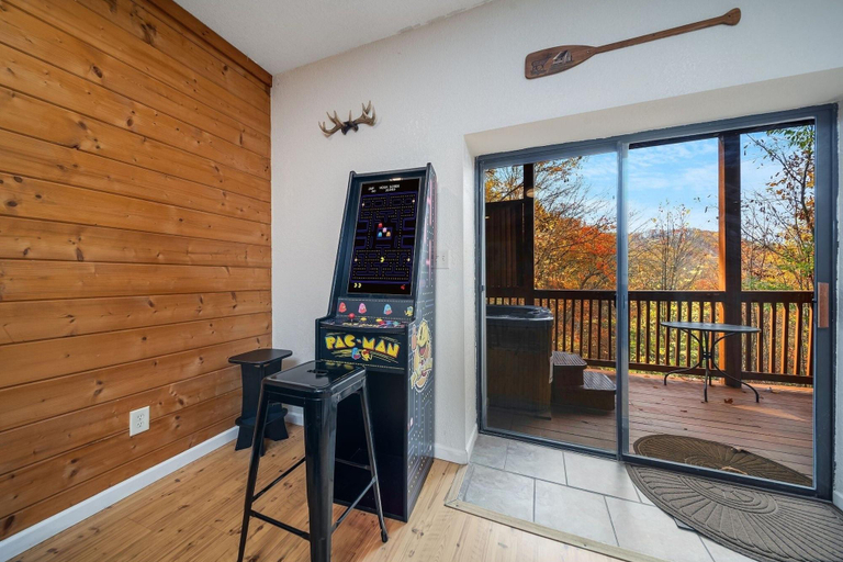 Public Area 2, Cherokee Winds 2 Bedroom Cabin by RedAwning, Sevier