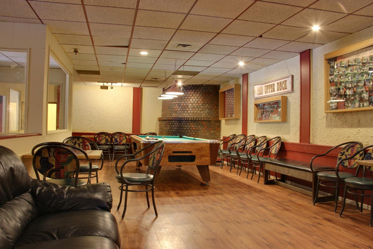 Food & Drinks 4, Villagers Inn, Kootenay Boundary