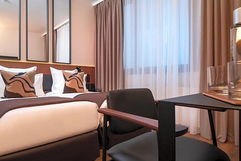 Room 2, Hv Tel Du Port, Val-de-Marne