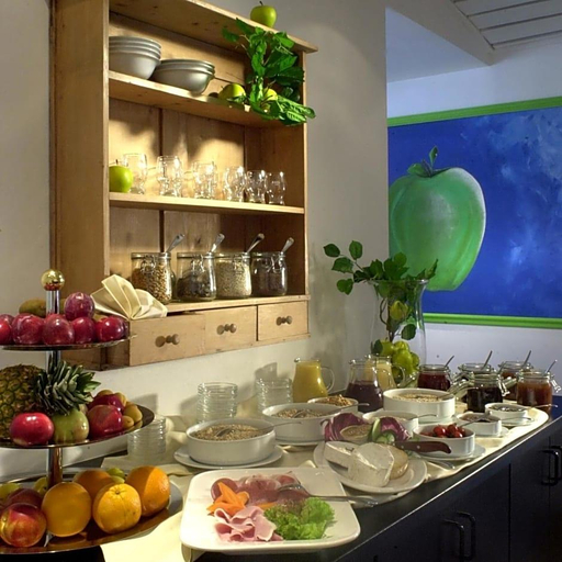Food & Drinks