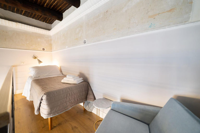 Bedroom 5, The Other Duomo House, Napoli