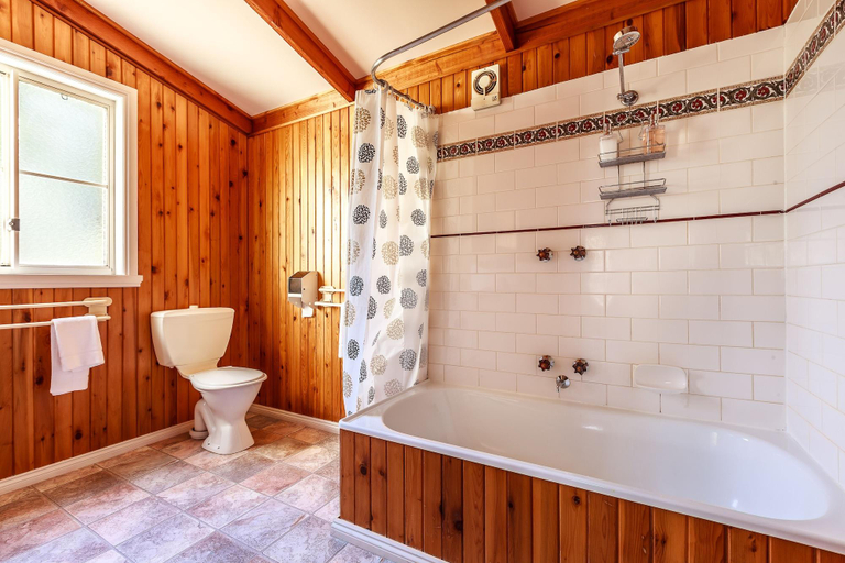 Bathroom 3, The Cottages At Hepburn Springs, Hepburn - East