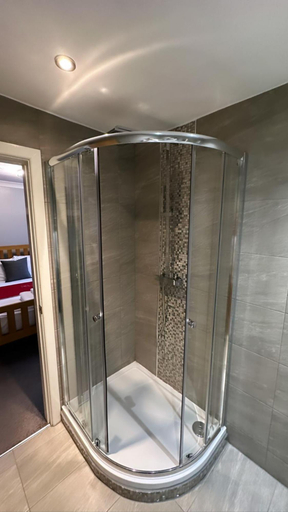 Bathroom 4, The Hinds Head Hotel, Lancashire