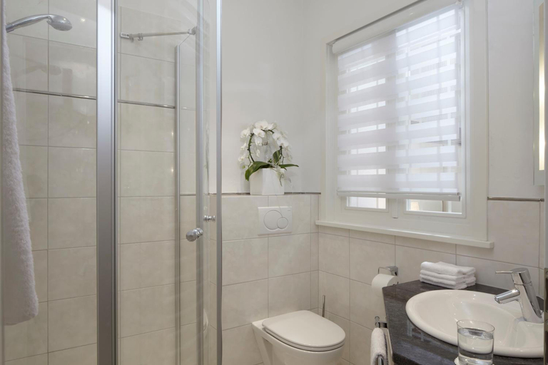 Bathroom 4, Hotel Zur Post, Zurzach