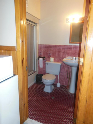 Bathroom 5, Motel Le Paysan, Montréal