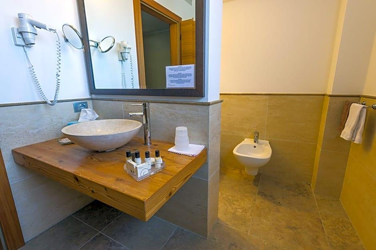 Bathroom 4, Bio Hotel Brusago Vital Wellness, Trento